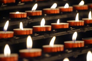 Yanan küçük mumlar - din kavramı