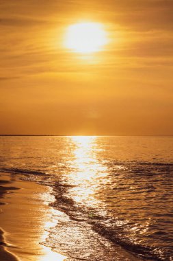 Gün batımı - güneş deniz / okyanus, kıyı yansıtan
