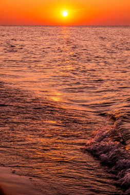 Gün batımı - güneş deniz / okyanus, kıyı yansıtan