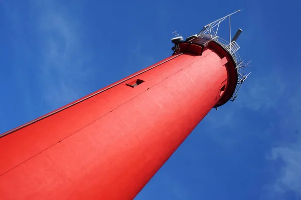 Червоний маяк - вид знизу — стокове фото