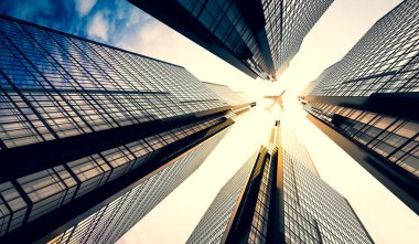 Ticari bölgede uçan uçaklar, gökdelenler - 3D illüstrasyon