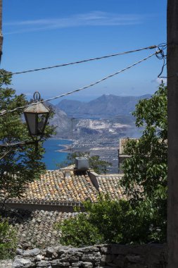 Eirce, İtalya'dan görünüm