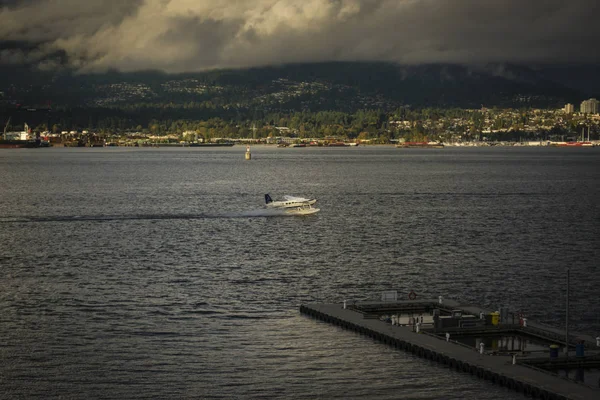 Sjöflygplanet Landar Vatten Vancouver Kanada — Stockfoto