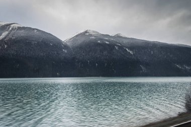 Göl Kanada Rocky Dağları