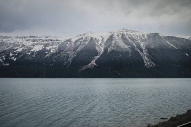 Göl Kanada Rocky Dağları