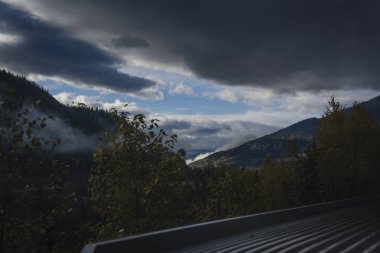 Rocky Dağları Kanada'ya bir yolda Tren