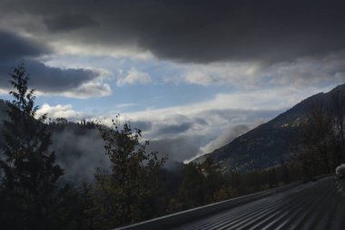 Rocky Dağları Kanada'ya bir yolda Tren