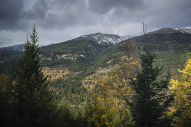 Kanada Rocky Dağları renkli ışıklı güneş sonbahar