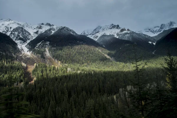 Die Kanadischen Felsigen Berge Spätherbst — Stockfoto
