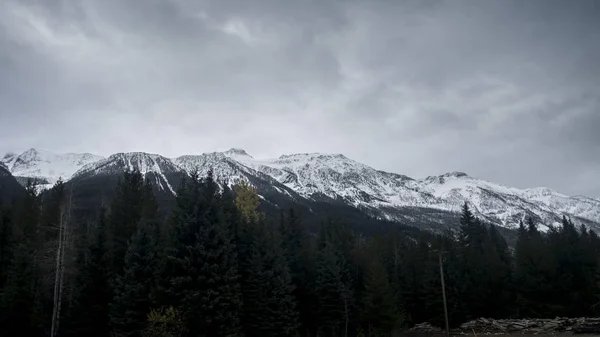 Geç Sonbaharda Kanada Rocky Dağları — Stok fotoğraf