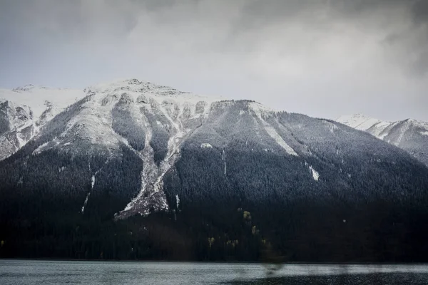 Göl Kanada Rocky Dağları