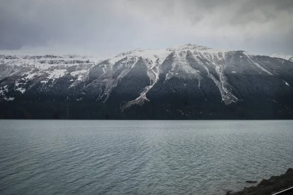 Göl Kanada Rocky Dağları