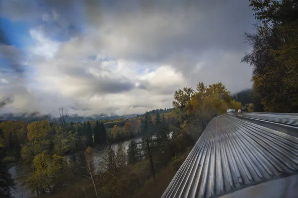 Kanada'da sonbahar Tren