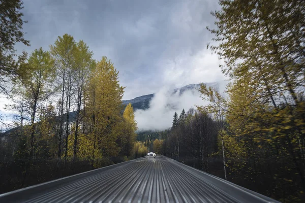 Blick Vom Zug Auf Bewölkten Herbsttag — Stockfoto