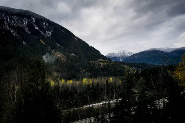 Kanada Rocky Dağları, alacakaranlık