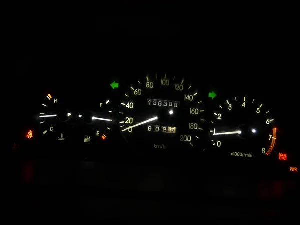 Panel de control del coche en la oscuridad . — Foto de Stock