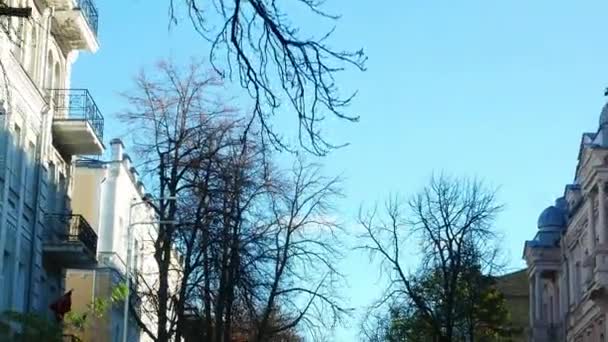 Cielo Azul Ciudad Desde Coche Kiev Ucrania Vista Desde Coche — Vídeo de stock