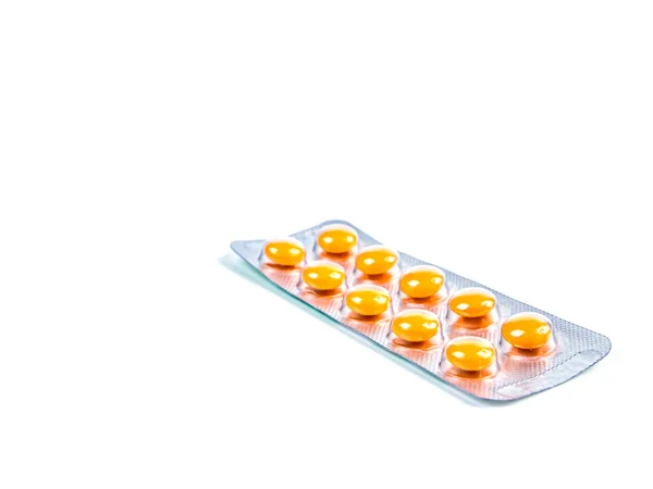 白色背景的药丸中的医疗药品 药片中的药物 药理学 胶囊中的医疗药品 用于人类治疗的药物胶囊 把你的文字放好 药丸中的药物 — 图库照片