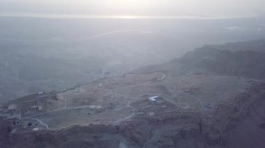 Sabah hava Masada ve ölü deniz manzaralı
