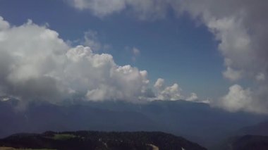 Güzel dağ Vadisi roza khutor dağların tepesinden Panoraması