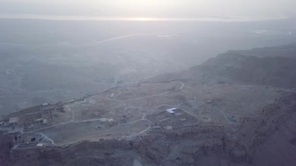 Letecký pohled na Masadě a Mrtvé moře ráno — Stock video