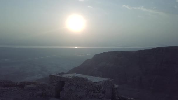Sol da manhã no deserto de Israel, restos da fortaleza de Masada — Vídeo de Stock