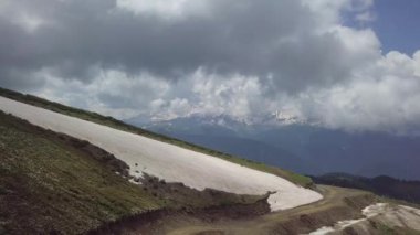 Hava yola yılan roza khutor dağlar yüksek doz