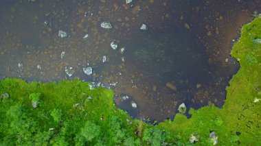 Sisin içinde Kola karayoluyla geçmiş sürüş kargo