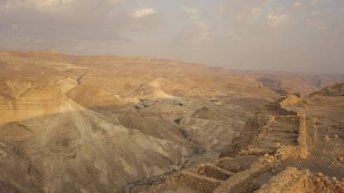 Masada kale duvarları havadan görünümden görüntülemek