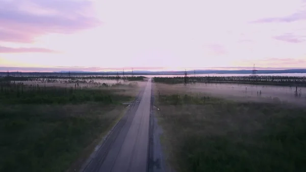 グリーンたっぷり、ロシアのコラ半島で湖の景観 — ストック写真