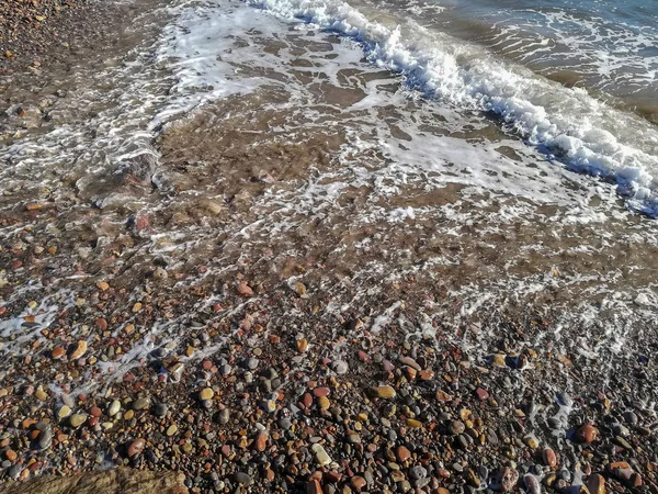 Kleiner Steinstrand Der Vom Wasser Des Mittelmeeres Gebadet Wird — Stockfoto