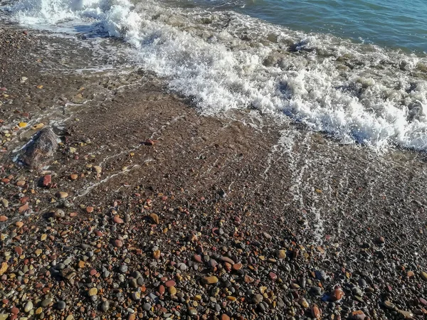 Небольшой Каменный Пляж Омываемый Водами Средиземного Моря — стоковое фото