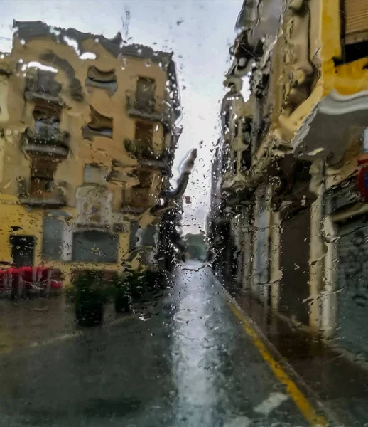 水滴作用扭曲的阿瓜林皮亚广场景观 — 图库照片