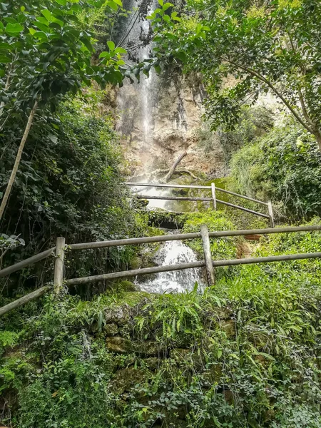 Vista Uma Cachoeira Navajas Com Passarelas Madeira — Fotografia de Stock