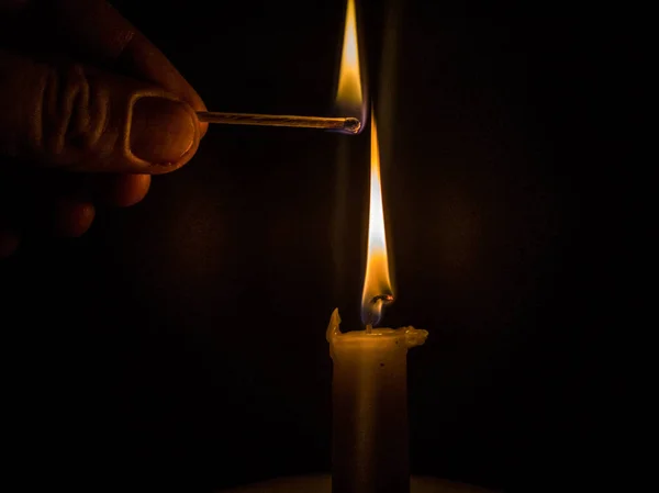 Matches burning to light a candle — Stock Photo, Image