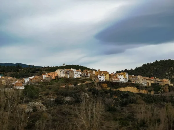 Nézd, a hegyi falu a Fuente de la Reina — Stock Fotó