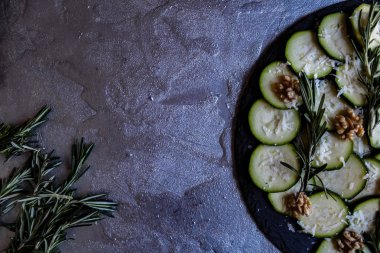 Fındık ve peynirli kabak carpaccio