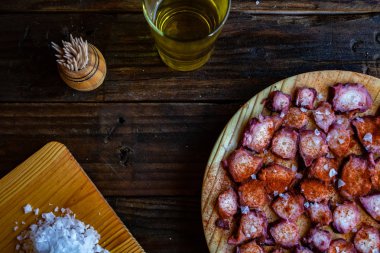 Galiçyaca ahtapot çanak görünümü