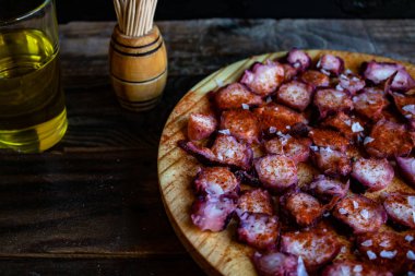 Galiçyaca ahtapot çanak görünümü