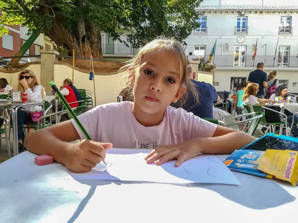 Little girl drawing — Stock Photo, Image