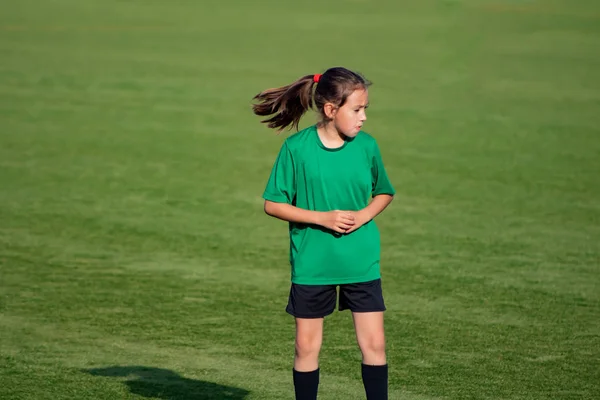 Kislány egy futball-képzés — Stock Fotó
