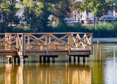 Kuş gözlemciliği için iskele