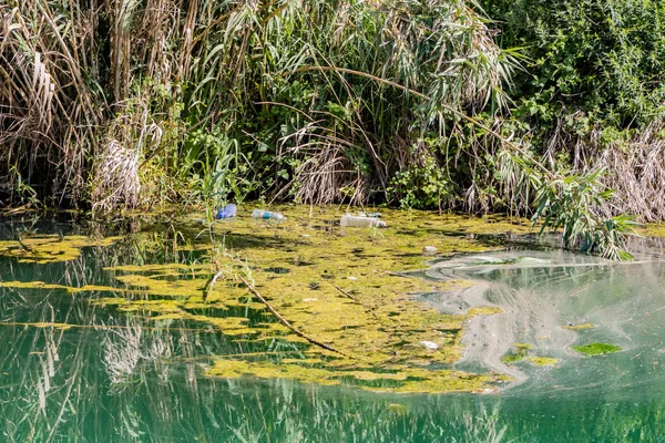 Vuilnis in de plaats van El Clot — Stockfoto