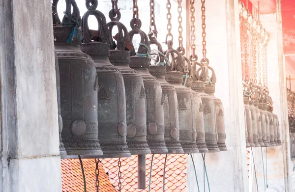 Bir sürü geleneği Asya Bells'de Wat Hua Lamphong Samyan bölgesinde, Bangkok, Tayland.