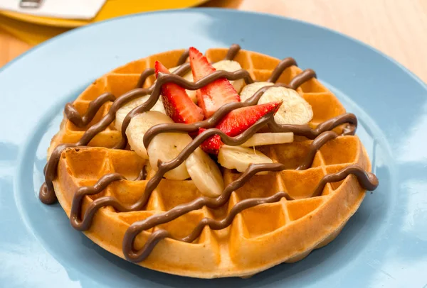 Primeros Planos Banana Fresa Nutella Bélgica Waffle Gofres Para Desayuno — Foto de Stock