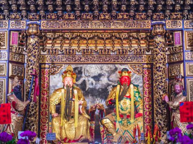 Nantou, Tayvan - 11 Mart 2019: Sun Moon Lake Wenwu Tapınağı'nda güzel Guan Yu heykeli.