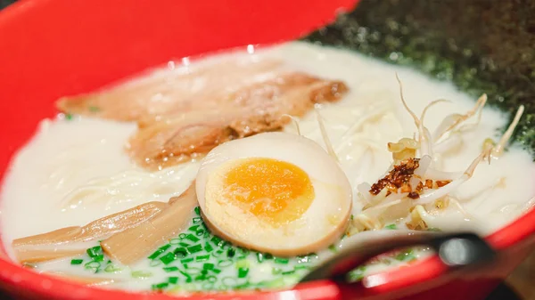 Closeup Shio Vagy Sós Ízű Fehér Leves Ramen Főtt Tojással — Stock Fotó