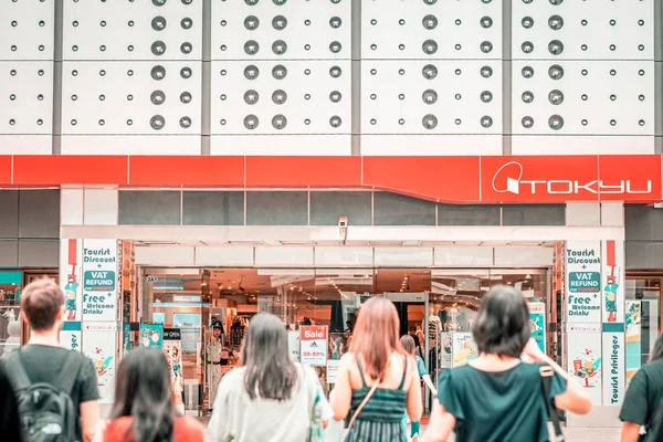Bangkok Tailandia Agosto 2019 Grupo Personas Caminando Tokyu Department Store — Foto de Stock