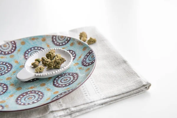 Marijuana Buds Vintage Plate Atop White Background Minimalist Cannabis — Stock Photo, Image