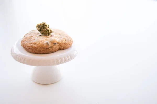 Marijuana Edible Chocolate Chip Cookie Pedestal Cannabis Bud Top — Stock Photo, Image